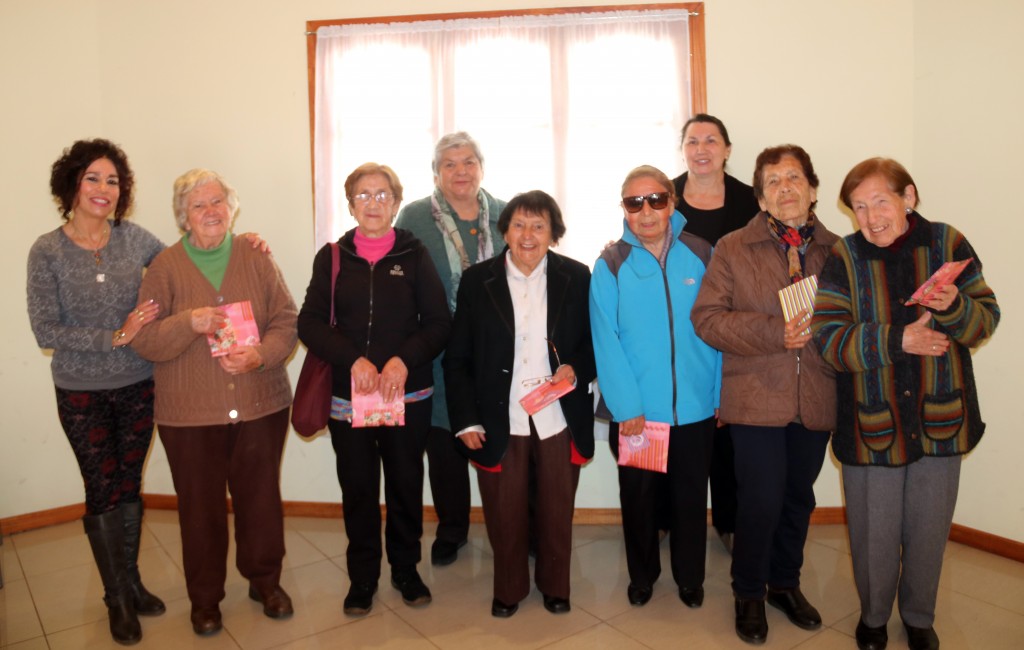 Abuelitas con más de 80 años que hacen gimnasia