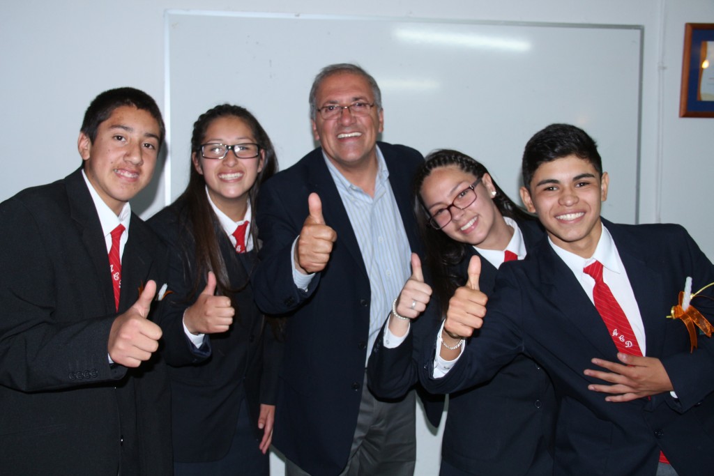 Alcalde y Escuela Alegría Catán
