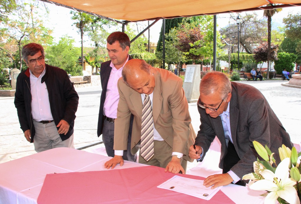 Firma Mandato Luces Led y Alcantarillado 2