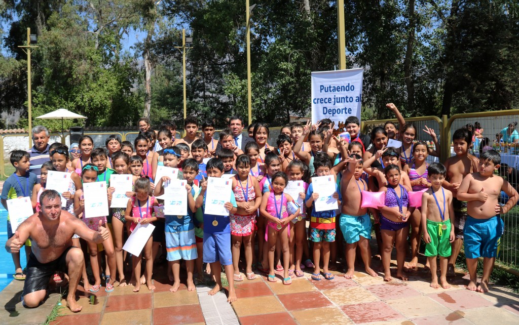 FOTO GRUPAL TALLERES NATACIÓN PUTAENDO