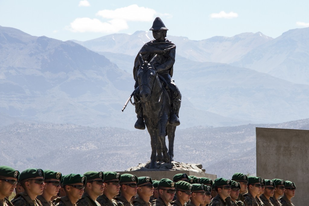 ESTATUA JUSTO ESTAY