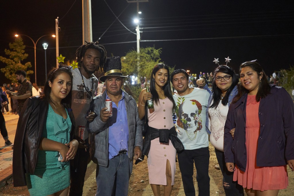 Familias completas llegaron al Puente Cimbra