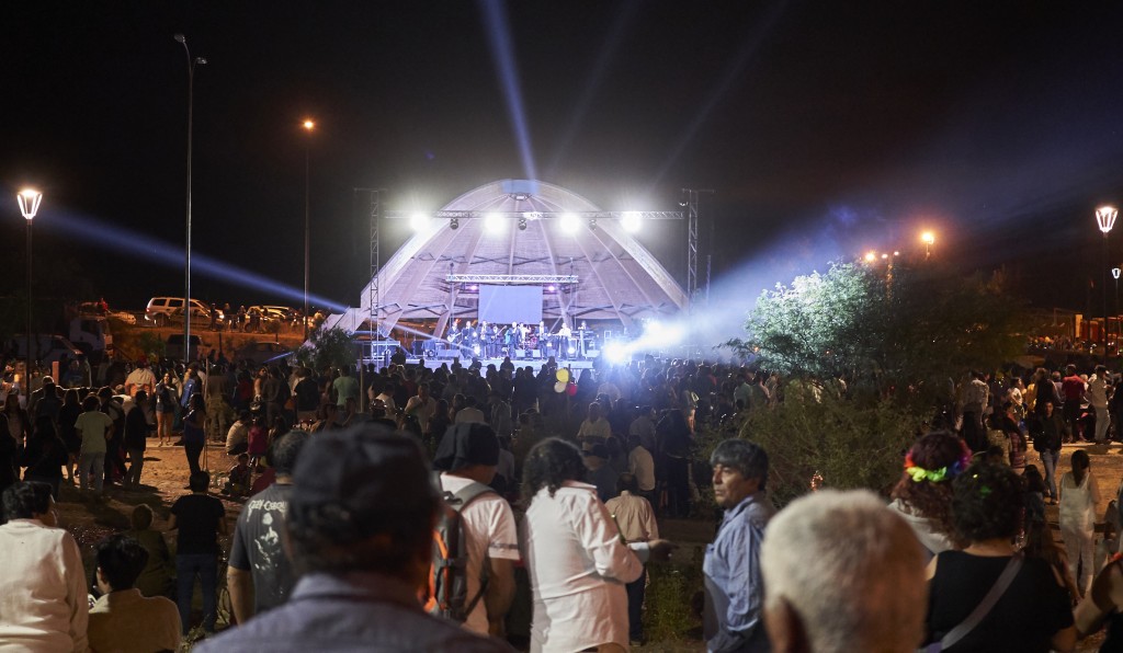 Masiva Fiesta Popular en el Anfiteatro-1