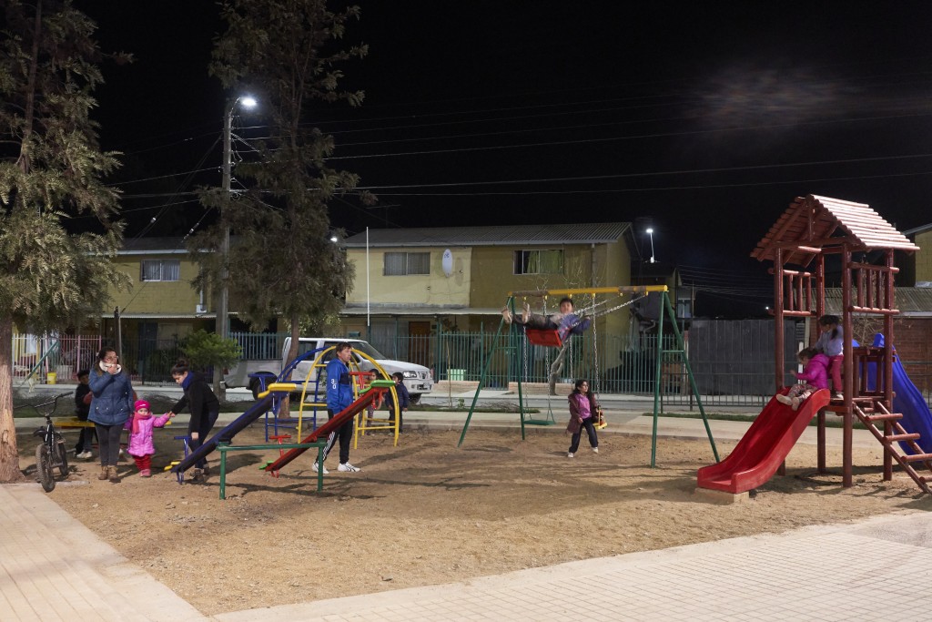 Niños Jugando Área Verde Doña Javiera (1)